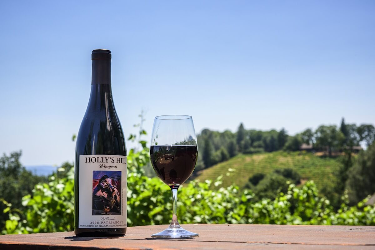 Holly's Hill Vineyards and wine bottle