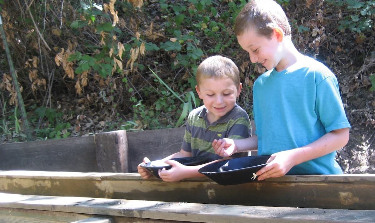 kids panning for gold