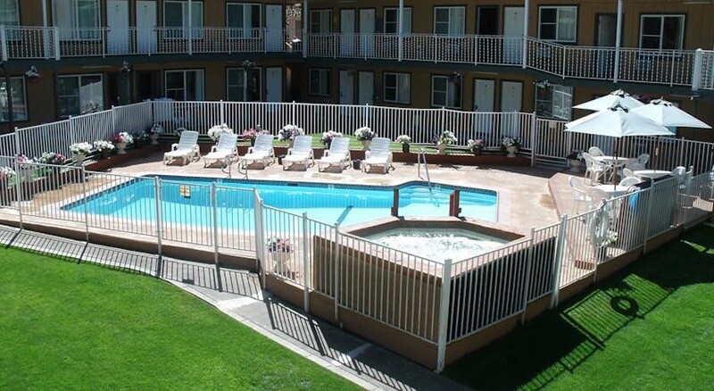 el dorado county hotel pool area