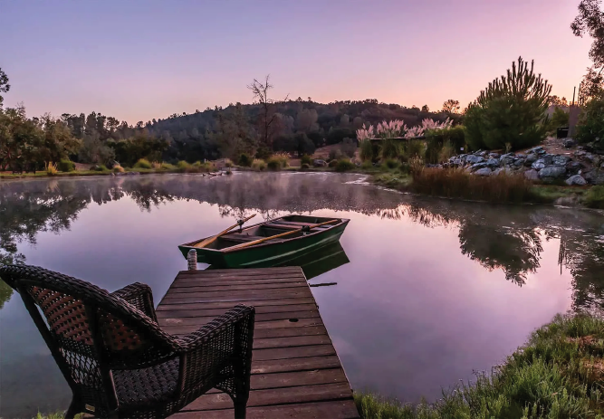 row-boat-on-the-end-of-a-dock